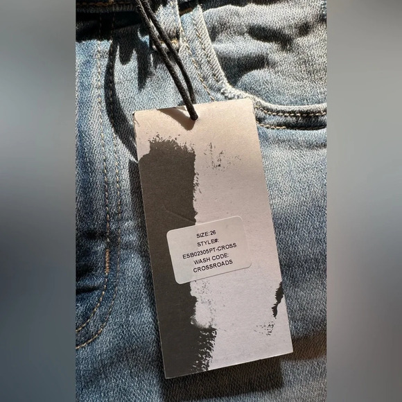 NWT Studio Blue Denim Shorts in Color Crossroads 26 - Picture 4 of 6